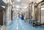 Why clean suits need ultrapure water cleaning | How to prevent particle contamination