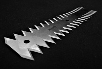 Splicer blade for corrugated board sheet processing